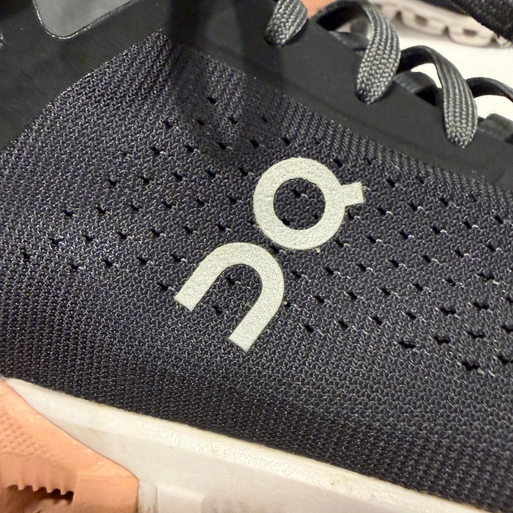 On Cloudflow Running Shoes Women 9 Black Rose Swiss Engineering Helion - Picture 9 of 11